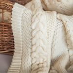 Плед LILIAN с косами молочный