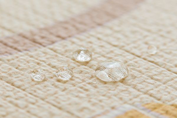 Односторонний коврик Sillky 230x140x1.2см (Деревянные лошадки)